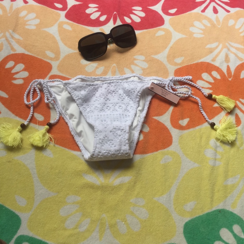 ☀️Sexy Victoria Secrets lace strappy tassel bottom bottom Victoria’s Secret NWT